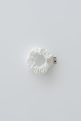 Off-white lace scrunchie with delicate floral embroidery – Avauma